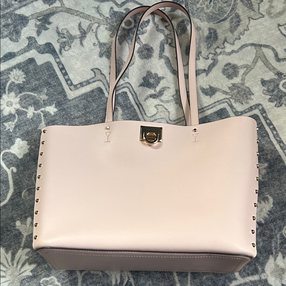 Michael Michael Kors Manhattan powder plush with tags